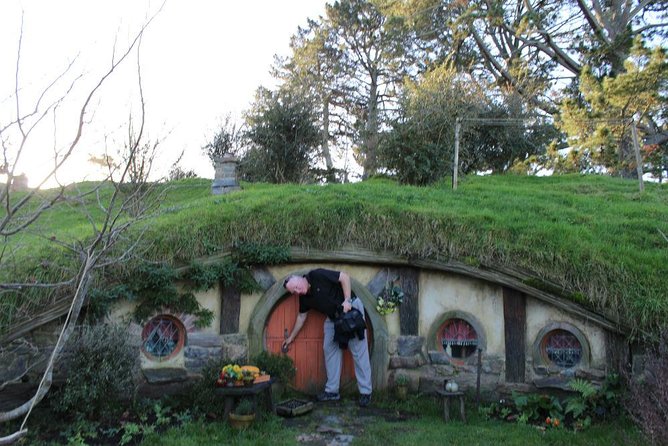 2-Day Hobbiton, Rotorua, Waitomo Caves Tour from Auckland with Accommodation - Hobbiton from Auckland starts before breakfast