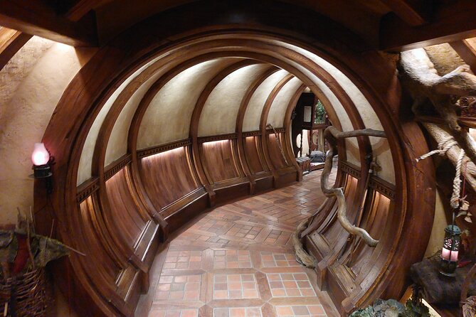 2-Day Hobbiton, Rotorua, Waitomo Caves Tour from Auckland with Accommodation - Te Puia shows Rotorua’s earth and culture