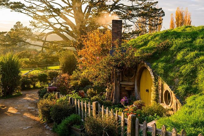 2 Day Waitomo Caves, Hobbiton Movie Set and Rotorua Tour from Auckland - Hobbiton, Bilbo’s house and the Green Dragon Inn
