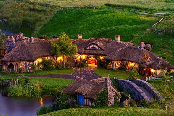 2 Day Waitomo Caves, Hobbiton Movie Set and Rotorua Tour from Auckland - Entering the Waitomo Glowworm Caves
