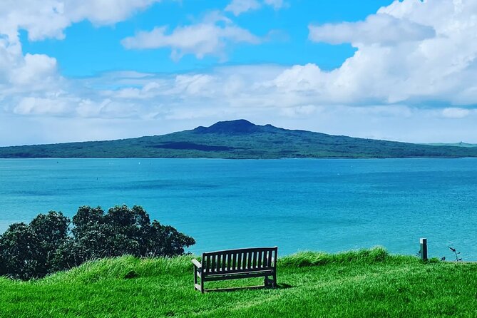 2025 Award Winning: Auckland City Highlights Half Day Tour - Mount Eden: the tour’s best view
