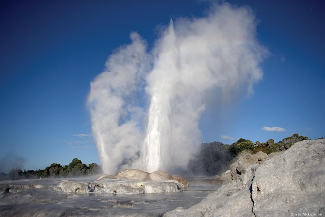 3 Day Waitomo Caves, Hobbiton Movie Set and Rotorua Tour from Auckland - Why this three-day route works from Auckland