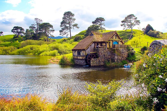 3 Day Waitomo Caves, Hobbiton Movie Set and Rotorua Tour from Auckland - Wai-O-Tapu: color, heat, and sulfur