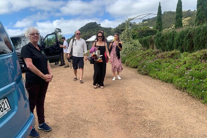4.5-Hour Scenic Wine Tour with Private Guide & Up to 12 Tastings - Batch Winery combines wine and lunch