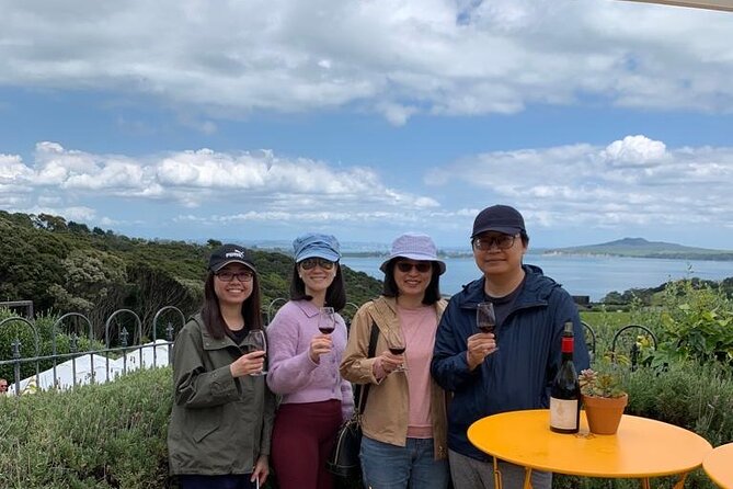4.5-Hour Scenic Wine Tour with Private Guide & Up to 12 Tastings - Guides make the biggest difference