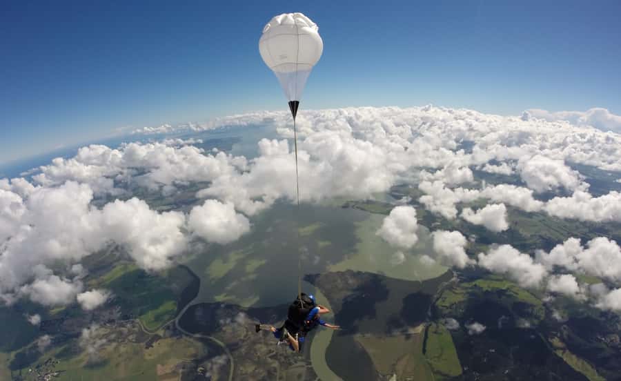 Auckland: 13000, 16000, or 18000-Foot Tandem Skydive - From Auckland City to Parakai