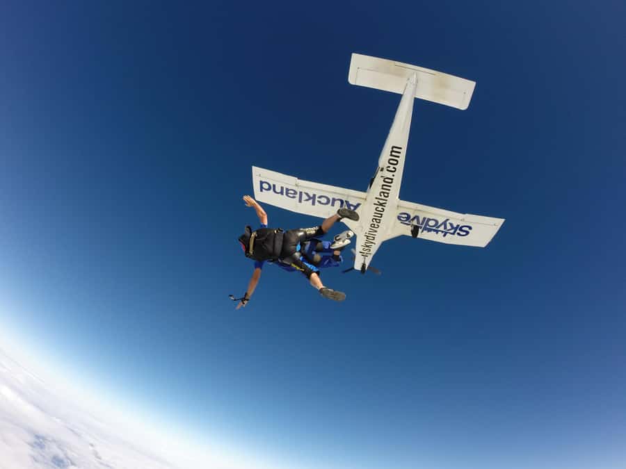 Auckland: 13000, 16000, or 18000-Foot Tandem Skydive - The freefall at up to 200 km/h