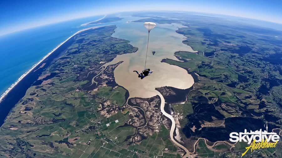 Auckland: 13000, 16000, or 18000-Foot Tandem Skydive - What the staff do well