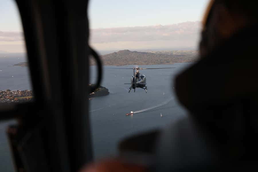 Auckland: 20min Helicopter scenic flight - City & Volcanoes - Sky Tower and Viaduct Harbour