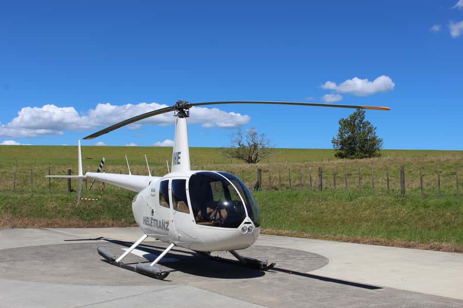 Auckland: 20min Helicopter scenic flight - City & Volcanoes - The Harbour Bridge, Chelsea Sugar Works, and Auckland Zoo