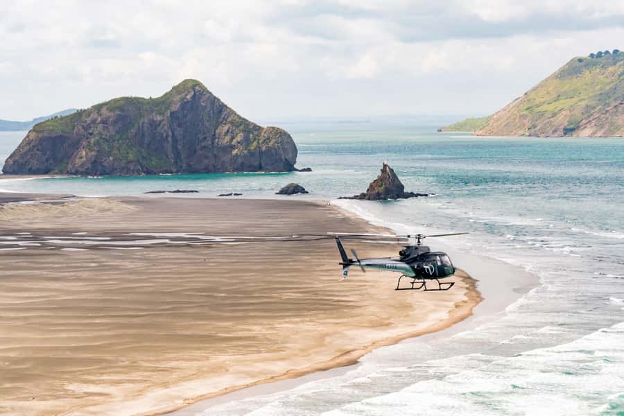 Auckland: 36 min scenic helicopter flight - Coast to Coast - Over the Waitakere Ranges and hidden reservoirs