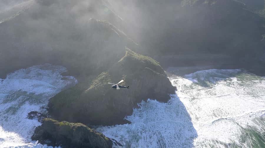 Auckland: 36 min scenic helicopter flight - Coast to Coast - Bethells Beach and Auckland’s black sand coast