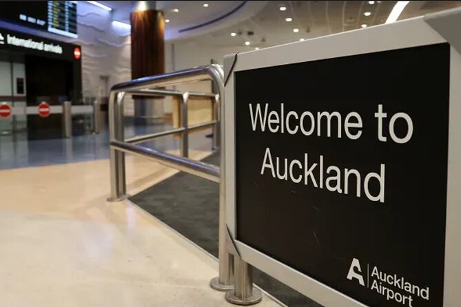 Auckland Airport Private Transfers with child car seats - Meeting your driver at Auckland Airport