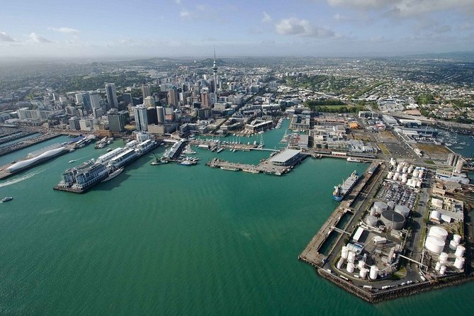 Auckland Cruise/Wharf & Airport Transfers - Chauffeur service and communication