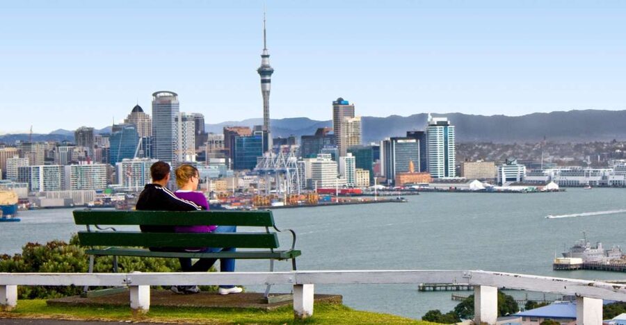 Auckland: Guided Small Group City Discovery Tour - The beach stop and views toward Rangitoto