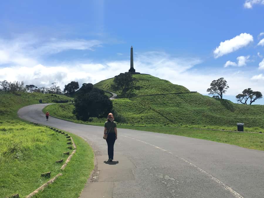 Auckland: Half-Day Auckland Volcanoes Tour - Mangere Domain, a break and market visit