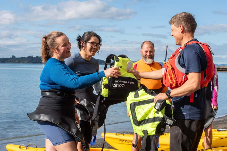 Auckland: Half-Day Sea Kayak Tour to Motukorea Island - Snacks, stories, and the trip back