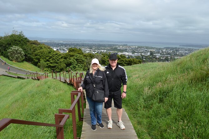 Auckland Highlights Full Day Guided Tour - Piha Beach, Lion Rock, and the western coast