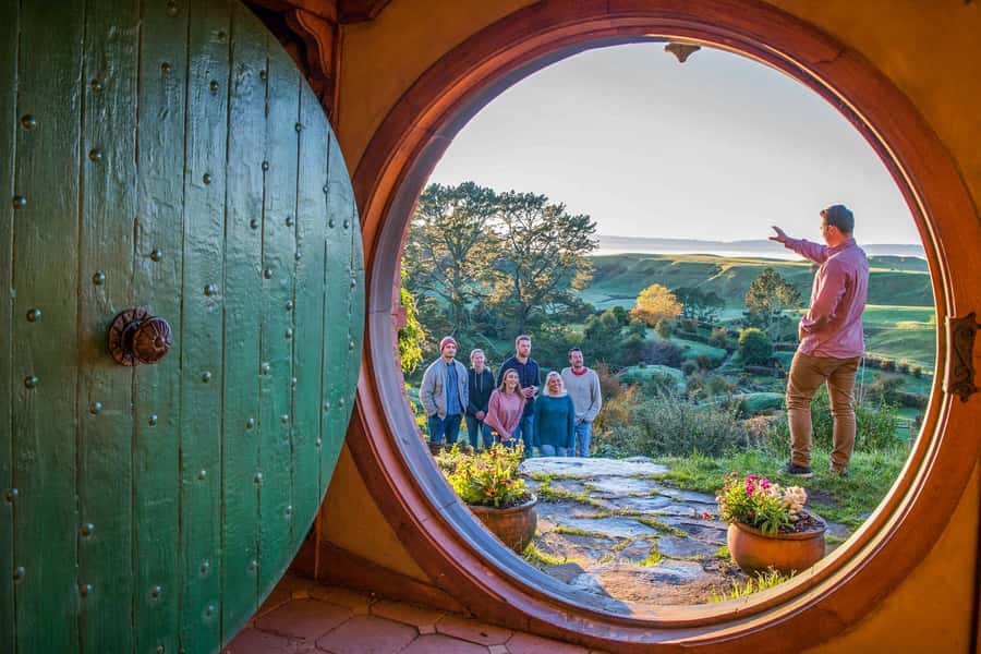 Auckland: Hobbiton Movie Set Day Trip with Festive Lunch - Key points to know before you book