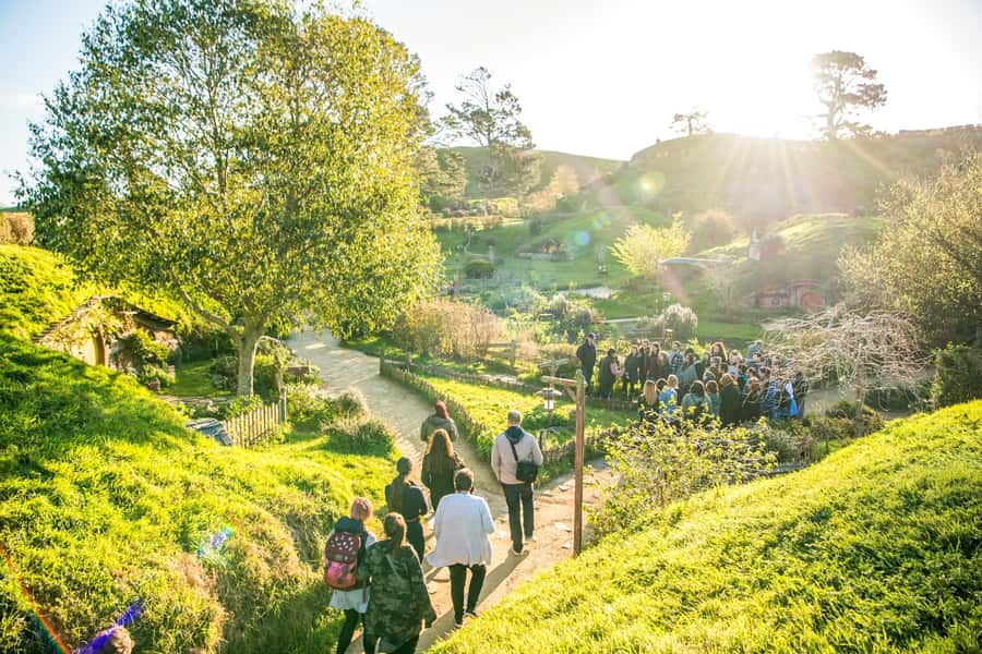 Auckland: Hobbiton Movie Set Day Trip with Festive Lunch - The Auckland to Hobbiton journey