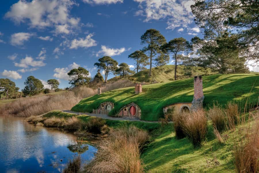 Auckland: Hobbiton Movie Set Tour with Lunch - A drink at the Green Dragon Inn