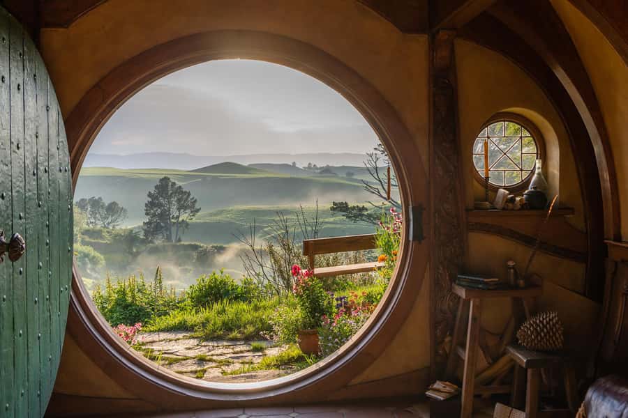 Auckland: Hobbiton, Rotorua and Wai-O-Tapu Day Tour - What the guides add to the day