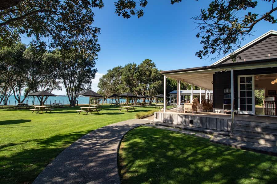 Auckland: Man O' War Vineyard Ferry (Waiheke Island) - The Auckland departure and the boat ride