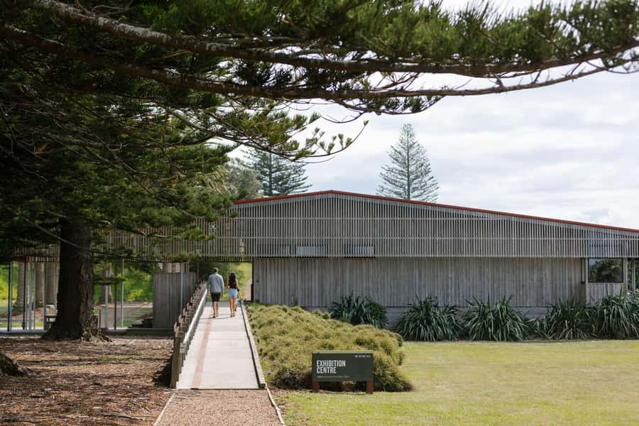 Auckland: Rotoroa Island and Man O'War Vineyard Combo Tour - Two Hauraki Gulf islands in one well-paced day