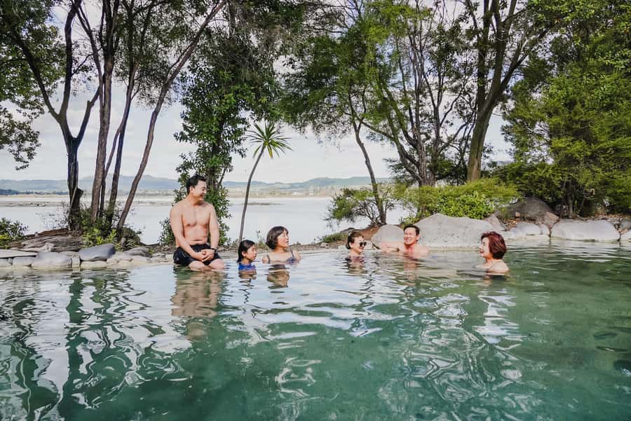 Auckland: Rotorua Highlights inc Wai-O-Tapu & Polynesian Spa - Why this Auckland day trip works