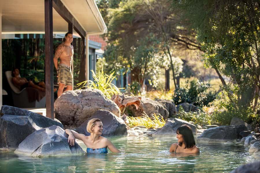 Auckland: Rotorua Highlights inc Wai-O-Tapu & Polynesian Spa - Walking through Wai-O-Tapu Thermal Wonderland