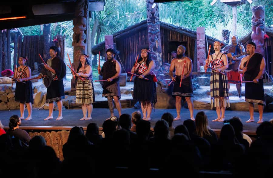 Auckland: Rotorua Māori Cultural & Geothermal Tour & Lunch - Booking details that can affect your day