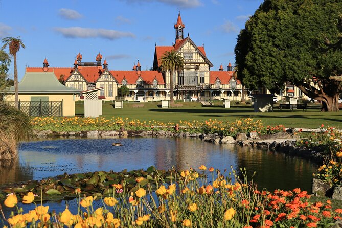Auckland: Rotorua, Taupo, Waiotapu & Huka Falls Private Trip - Huka Falls and the power of the Waikato River
