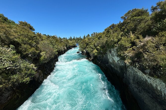 Auckland: Rotorua, Taupo, Waiotapu & Huka Falls Private Trip - Two hours around Taupo and Lake Taupo