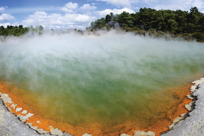 Auckland: Rotorua Tour with Waiotapu, Te Puia and Maori Haka - Wai-O-Tapu’s hot pools and volcanic color