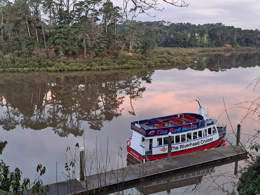 Auckland: Scenic Boat Cruise to the Riverhead Tavern - The Riverhead after 90 minutes on the water