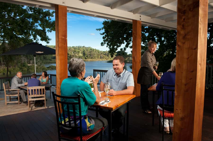 Auckland: Scenic Boat Cruise to the Riverhead Tavern - Chelsea Sugar Refinery and Kauri Point