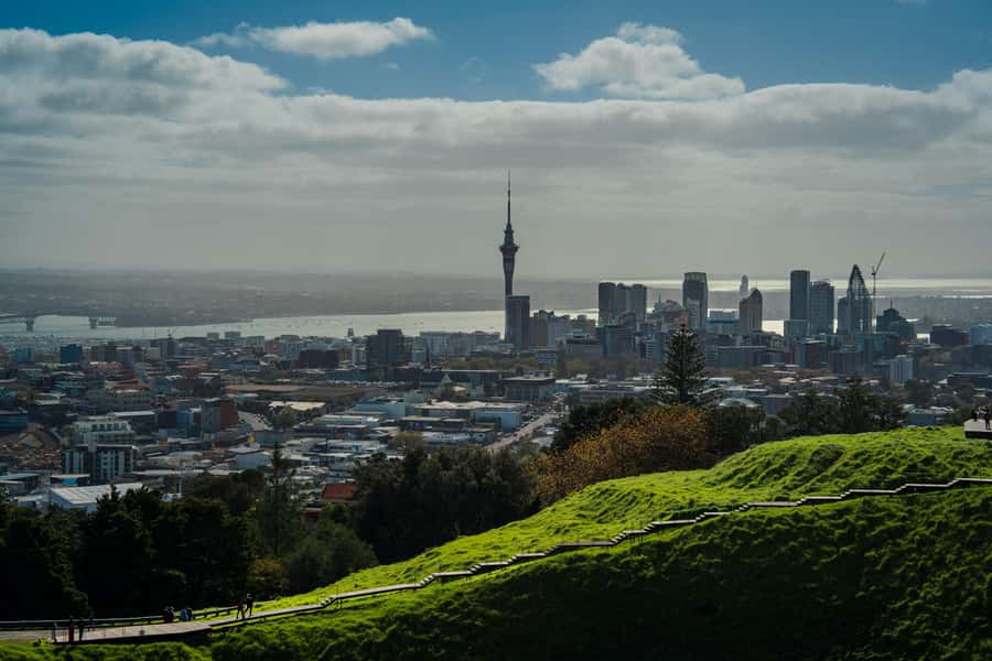 Auckland Scenic Half-Day City Sightseeing Tour - Mount Eden and the volcanic crater