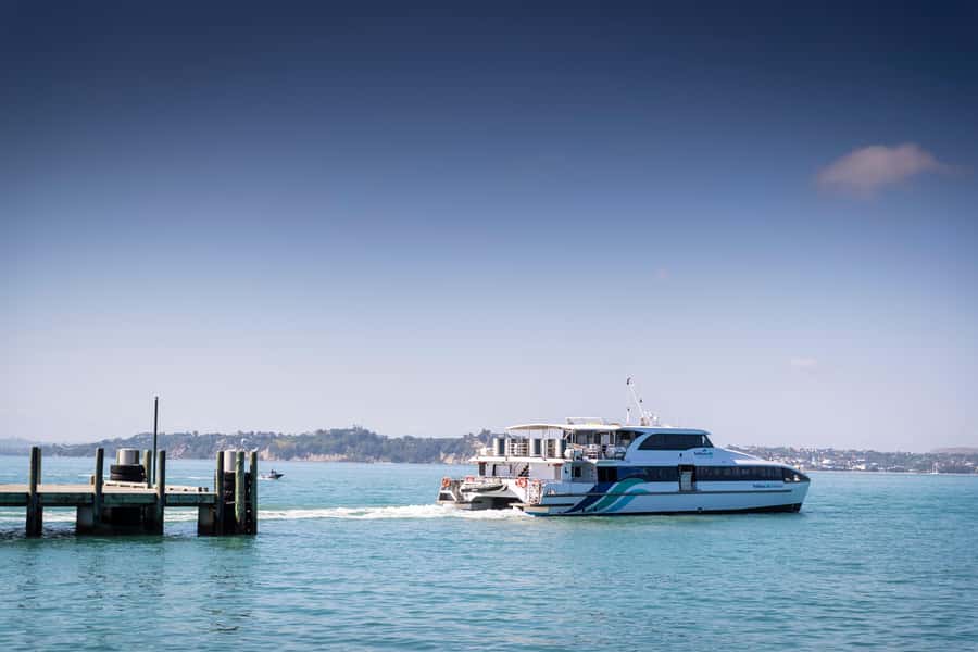 Auckland: Scenic Harbour Sightseeing Cruise - Leaving the waterfront and finding your best seat