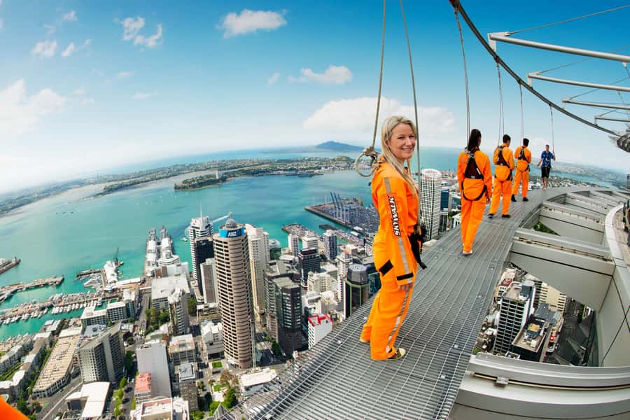 Auckland: Sky Tower SkyWalk - 192m High Edge Walk - A small group makes the height easier to handle