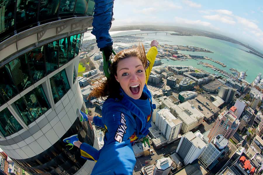 Auckland: SkyJump with Sky Tower Entry Ticket - The big question: what does a 192-metre SkyJump feel like?