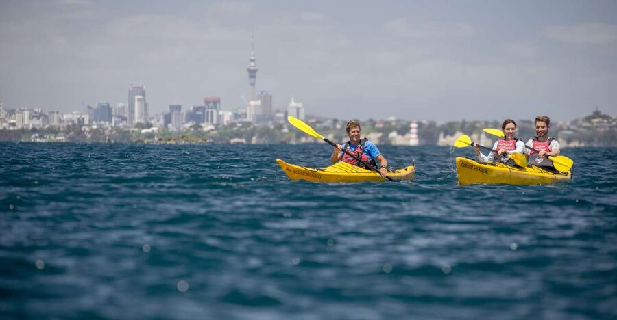 Auckland: Sunset & Night Sea Kayak Tour to Rangitoto Island - Learning to kayak before the crossing