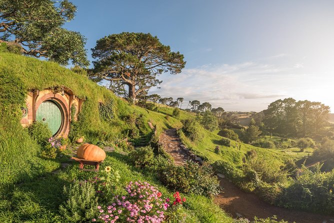 Auckland to Rotorua via Hobbiton Small Group Tour (One Way) - What the small group changes