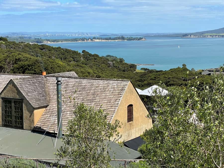 Auckland: Waiheke Island Luxury Experience Private Tour - Beach time and local shops break up the tastings