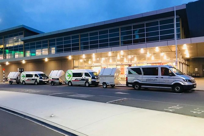 Departure Transfer: Auckland Central City Centre to Auckland Airport - A practical ride from central Auckland to the airport