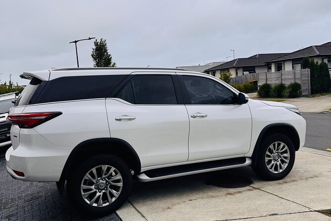 Direct & Quick Auckland Airport Transfer to/from Hotel in SUV - The ride to your Auckland hotel