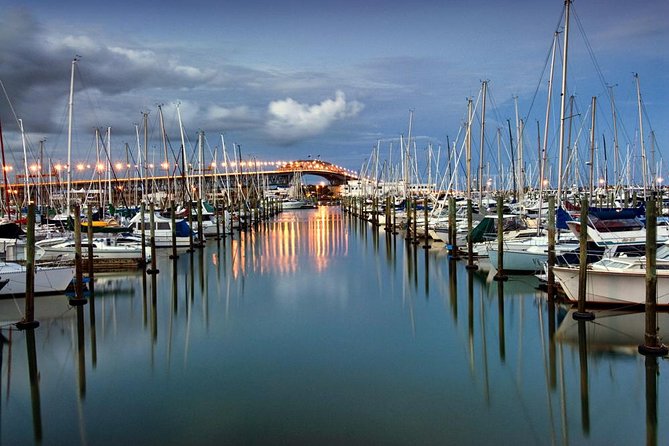 Discover Auckland City Tour: The City of Sails - One Tree Hill, or Maungakiekie