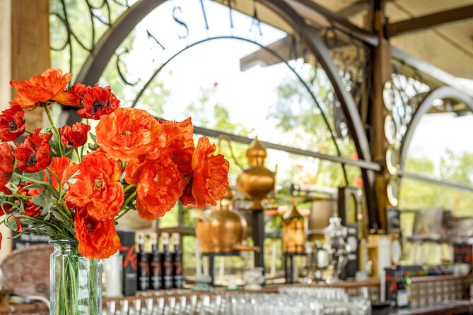Flavours of Waiheke, wine, beer, spirits INCLUDES lunch - MAX 11 - Key points at a glance