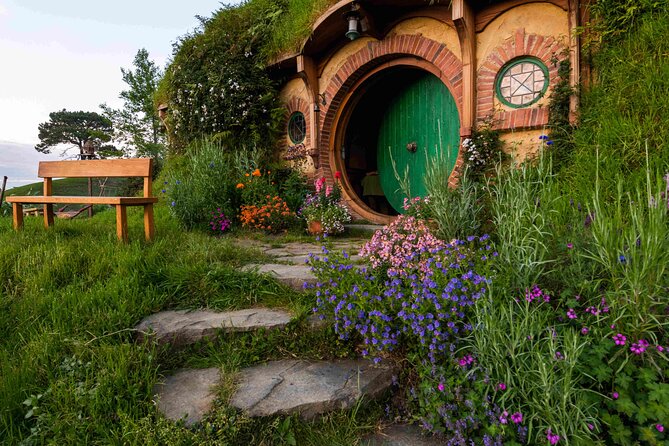 From Auckland:Hobbiton Movie Set & Waitomo Caves Small Group Tour - Two major New Zealand sights in one long day