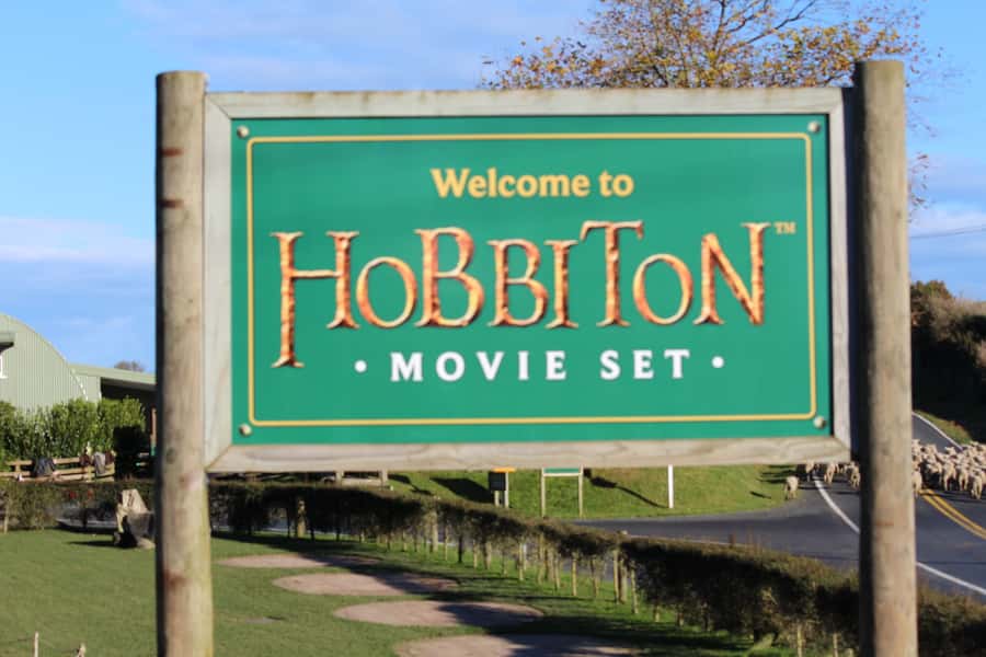 From Auckland: Hobbiton & Rotorua Tour with Lunch at Te Puia - Hobbiton: a movie set that rewards slow looking