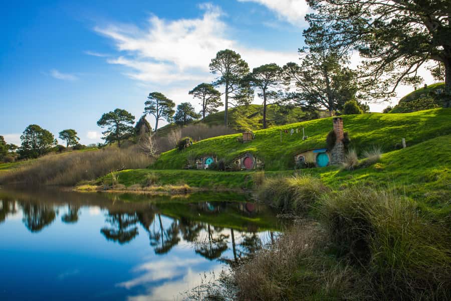 From Auckland: Hobbiton & Waitomo Caves Day Trip with Lunch - Key points at a glance